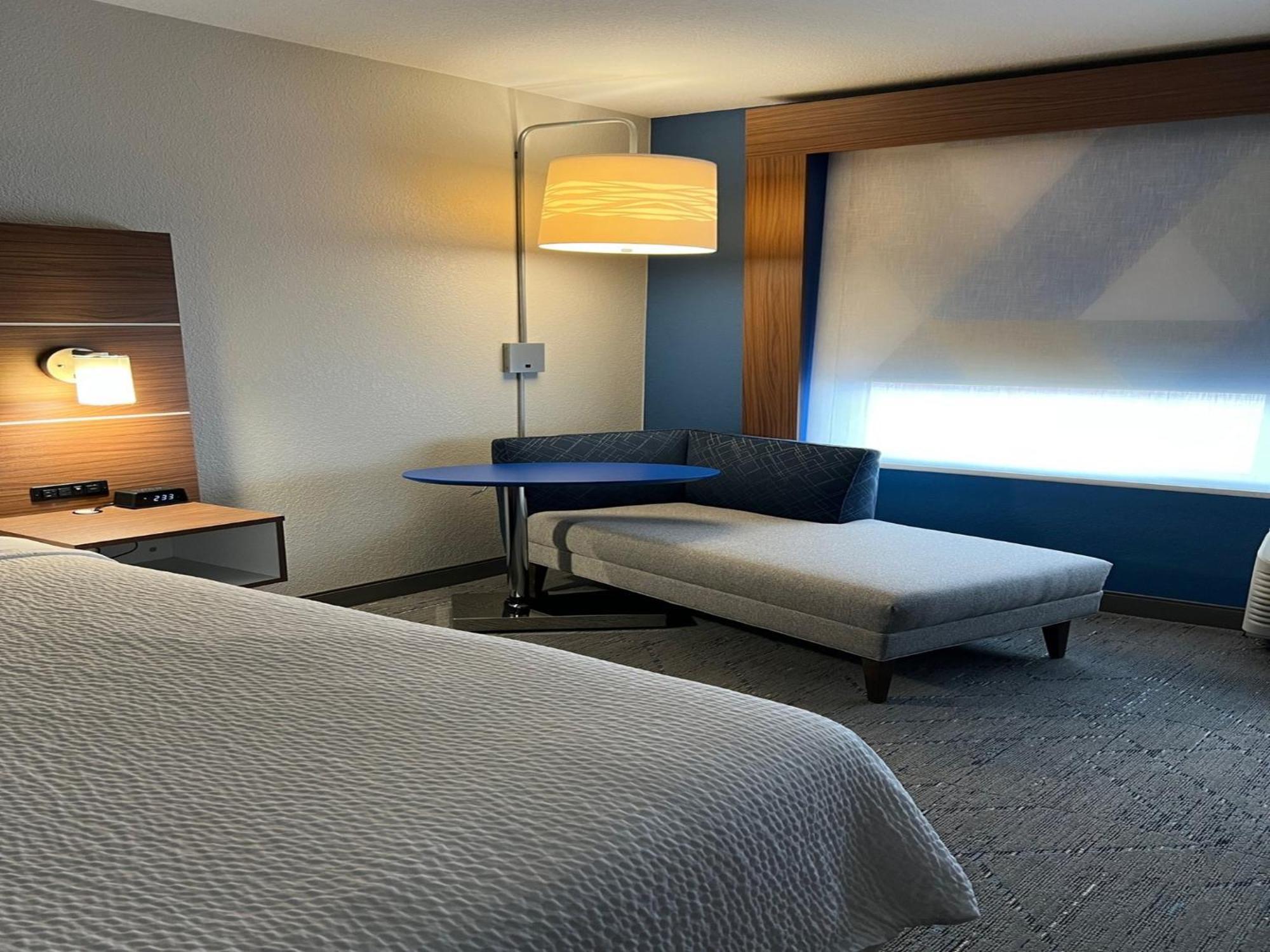 Holiday Inn Express & Suites Moore By Ihg Екстериор снимка