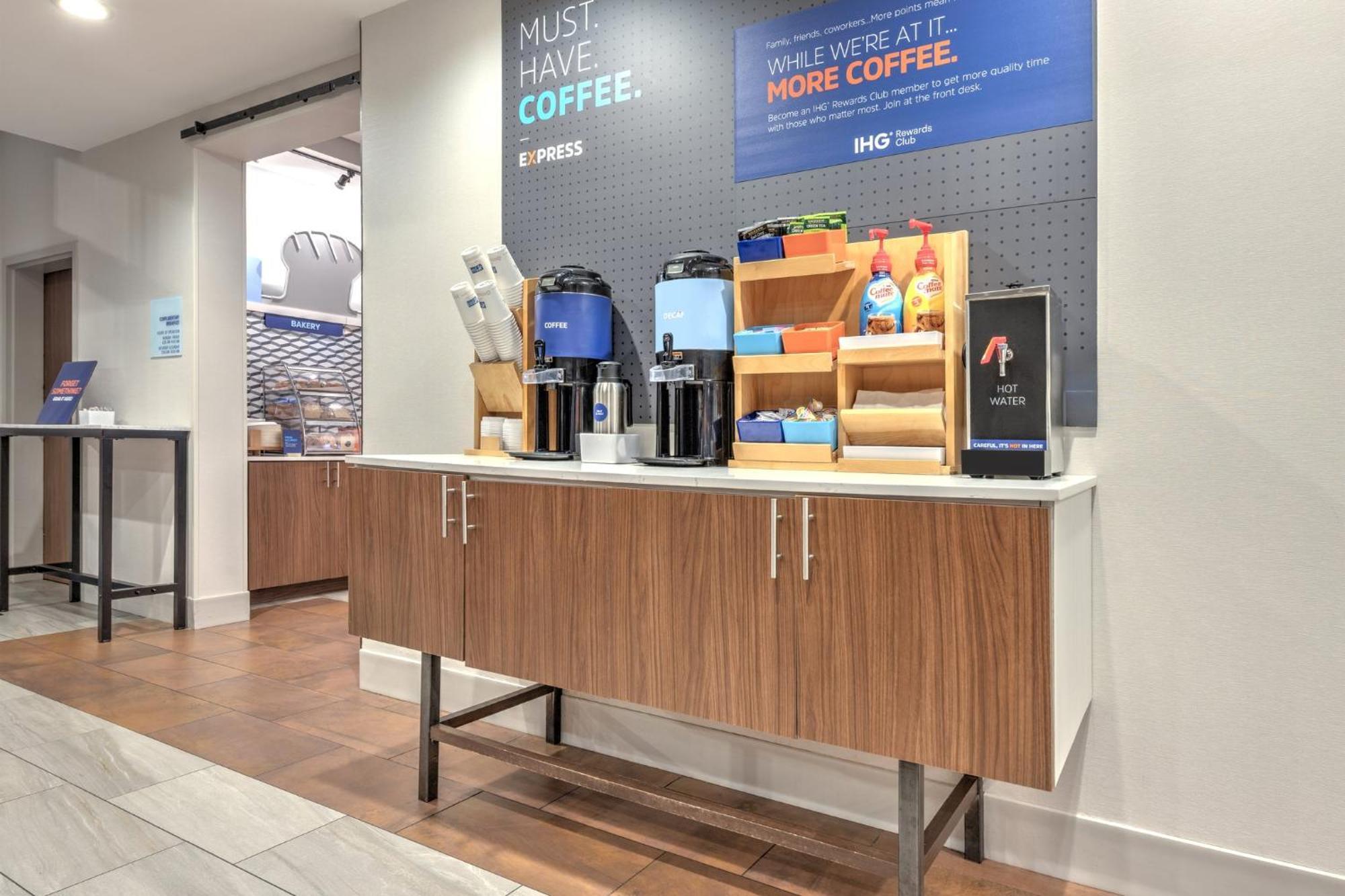 Holiday Inn Express & Suites Moore By Ihg Екстериор снимка