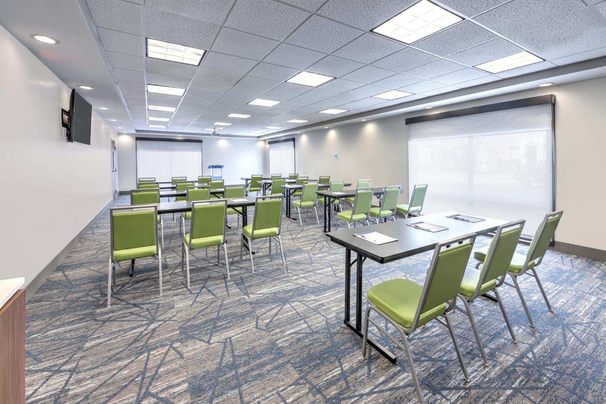 Holiday Inn Express & Suites Moore By Ihg Екстериор снимка