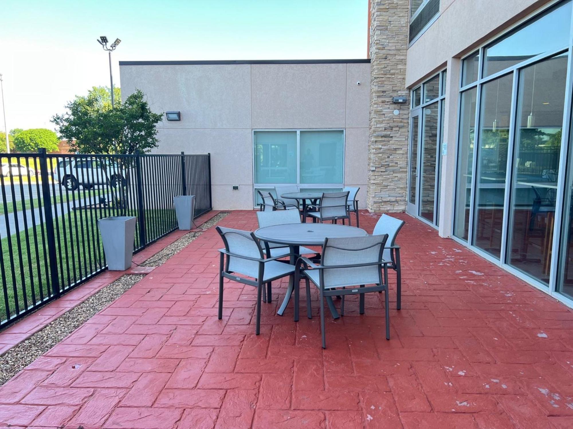Holiday Inn Express & Suites Moore By Ihg Екстериор снимка